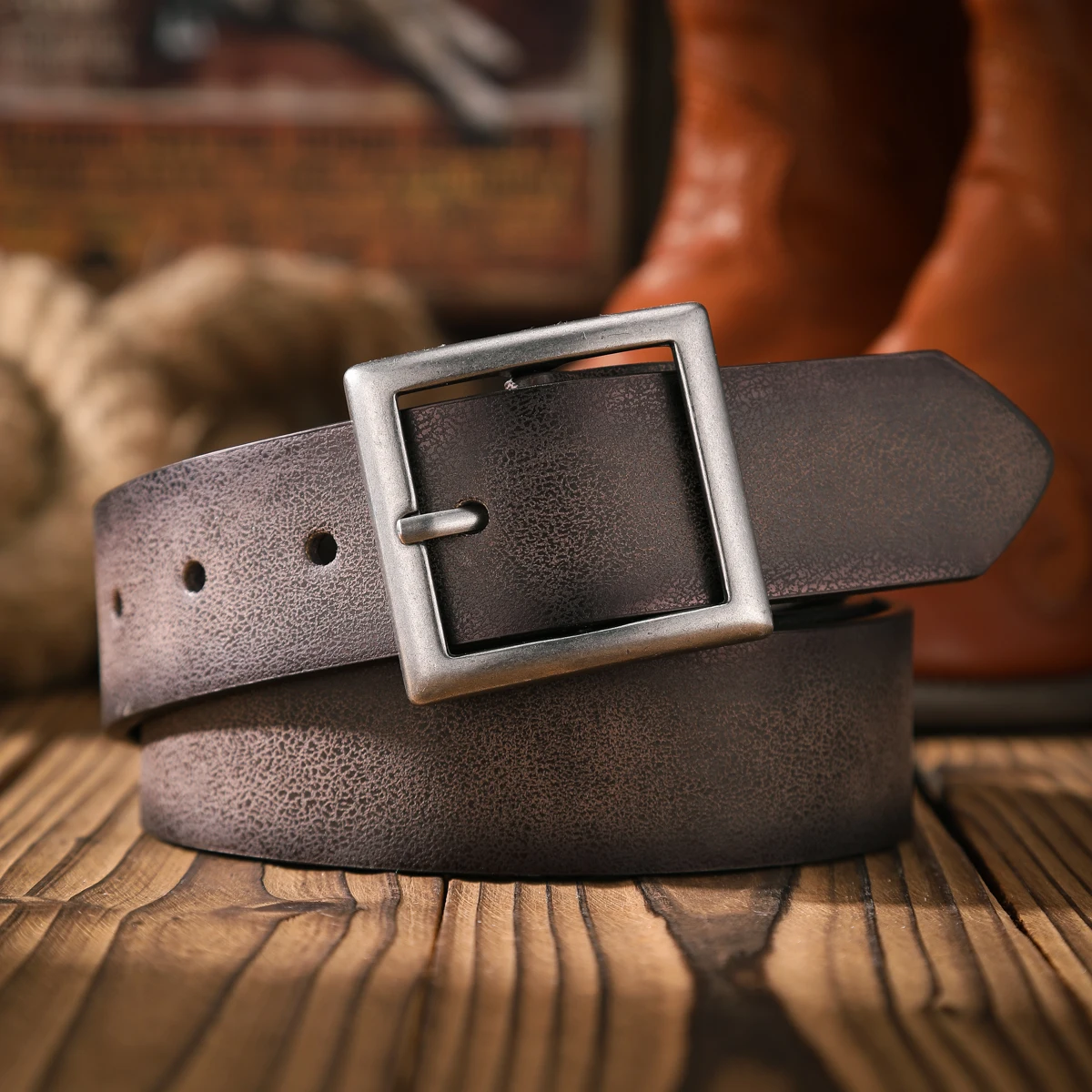 Ein lässiger und retroer Gürtel, ein Taillenaccessoire für Kleidung im Western-Stil, Metallschnalle, PU-Gürtel, geeignet für Männer und Frauen. – Detail 5