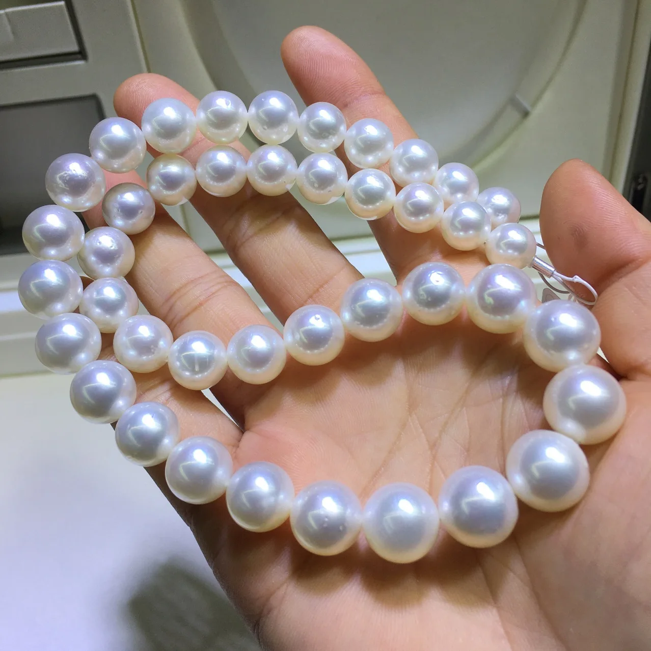 

Huge high-grade AAA 9-11mm Natural South Sea genuine white round pearl necklace 18”