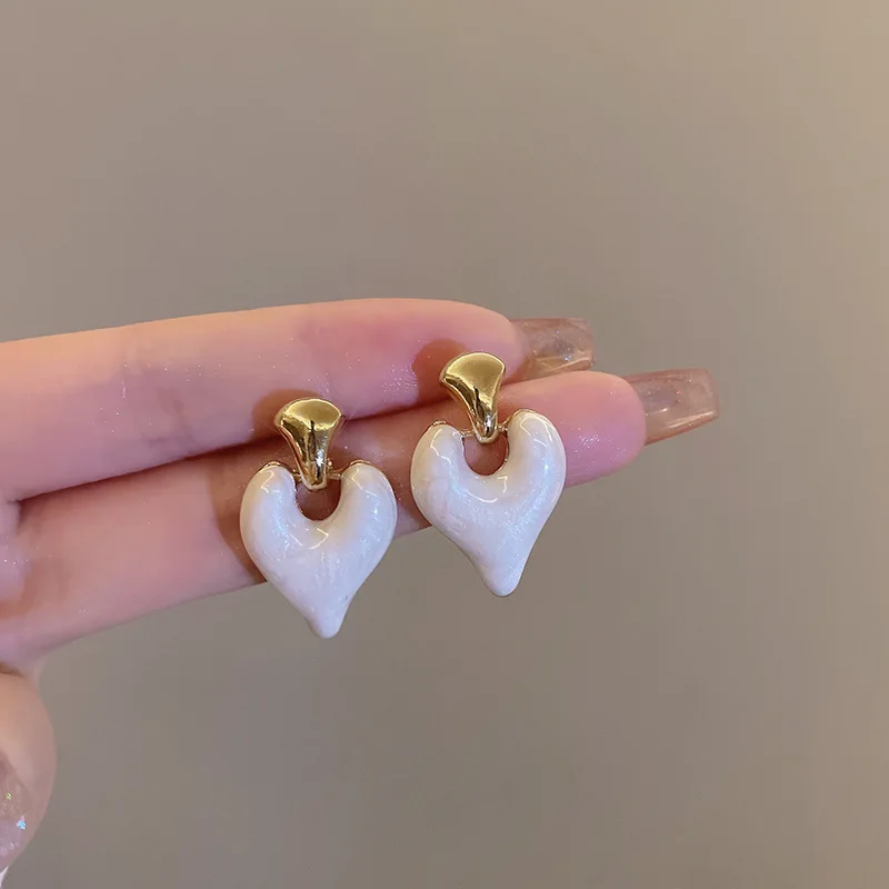 Simple Heart White Black Color Enamel Drop Earring for Women New Brincos Everyday Gift Wedding Temperament Party Jewelry