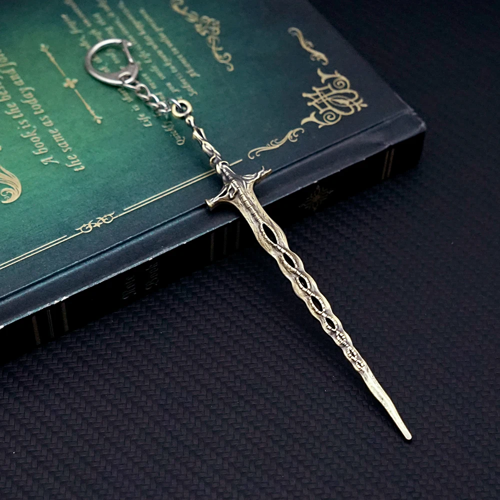 Game Keychain Sacred Relic Sword Key Chain Pendant Keychains for Men Game Accessories Bag Car Key Ring Jewelry Llaveros