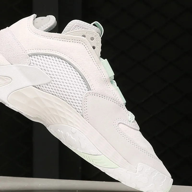 حذاء رياضي مبطن للنساء من Adidas Clover STREETBALL W FV4854