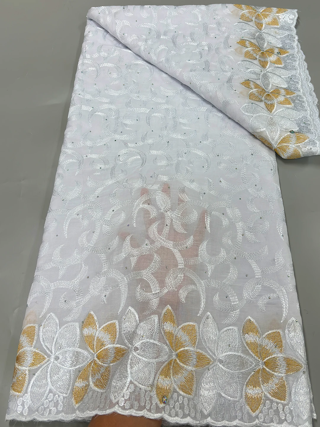 Hot Sale African 100% Cotton Lace Fabric 2024 High Quality Swiss Voile Lace Fabric Nigerian Dry Lace Fabrics With Stones Wedding