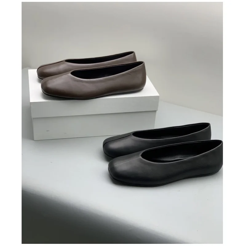 Sheepskin soft and comfortable flat shoes for women's commuting style, single kick shoes, grandma shoes
