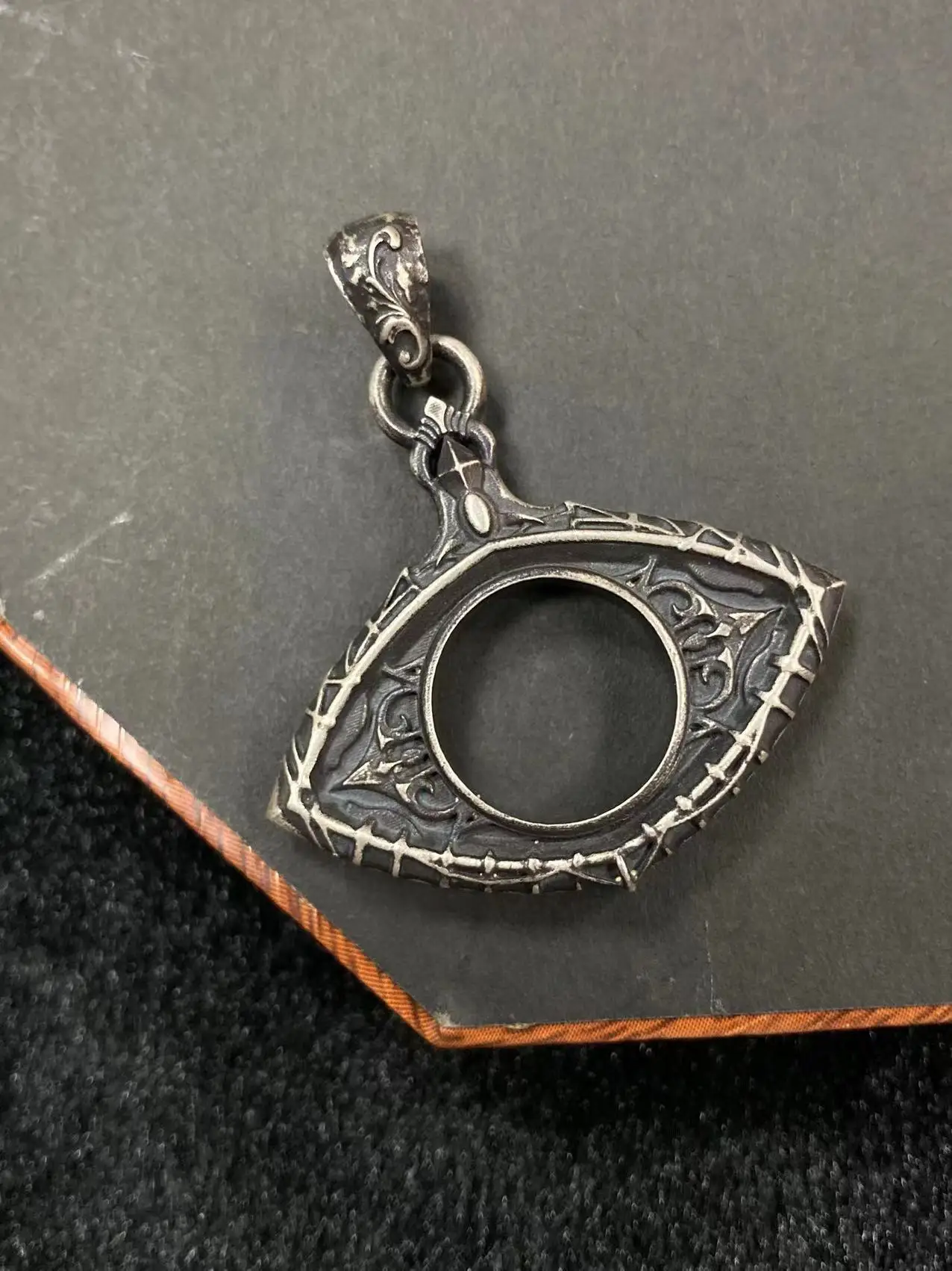 

Torch Torch Bloodborne Blood Curse Blood Universe Eye S925 Sterling Silver Pendant