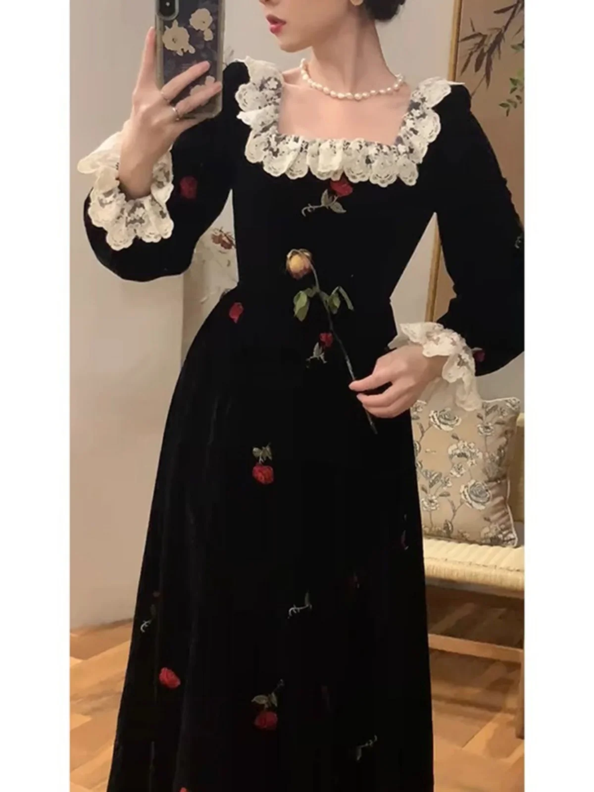 

Вечернее платье Hebe Sle Velvet Dr Bla Rose с квадратным вырезом, длинными рукавами, высокой талией и юбкой А-силуэта для женщин