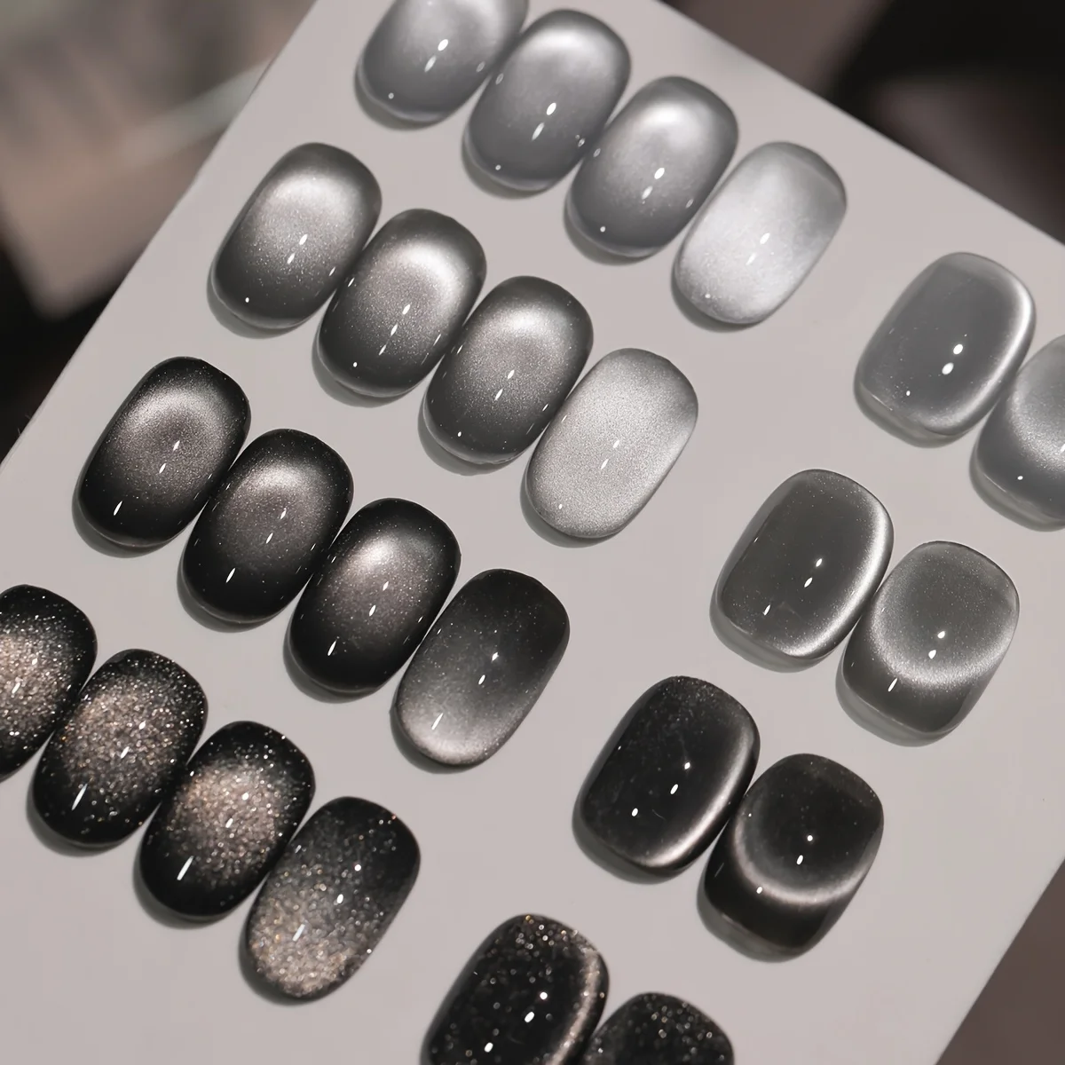 4 Stück 10 ml beliebter Cat-Eye-Magnet-Gel-Nagellack optionaler Nagellack für Damen, Sommergeschenk