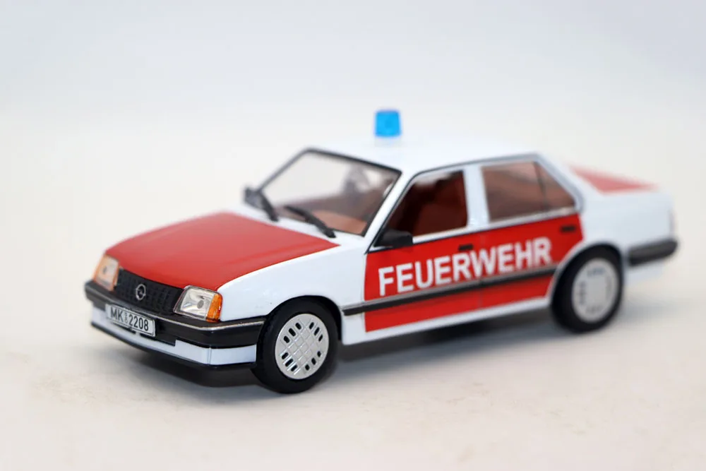 

NEW 1:43 Opel Ascona C Feuerwehr 1982-1988 PoliceCar Toy Models By IXO Diecast metal Cars for collection gift