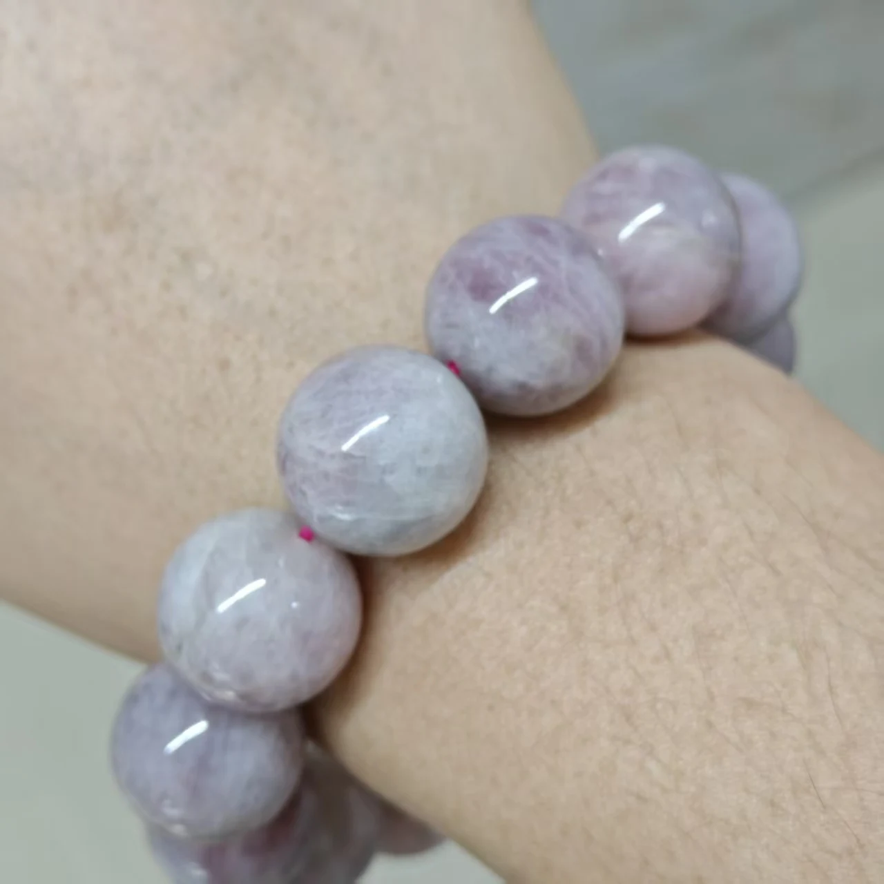 Natürliches AA-Armband aus lila-rosafarbenem Rosenquarz aus der alten Mine Madagaskar, elegant und frisch, perfekt für Mädchen, Perlen-Geschenk, Großhandel – Detail 3