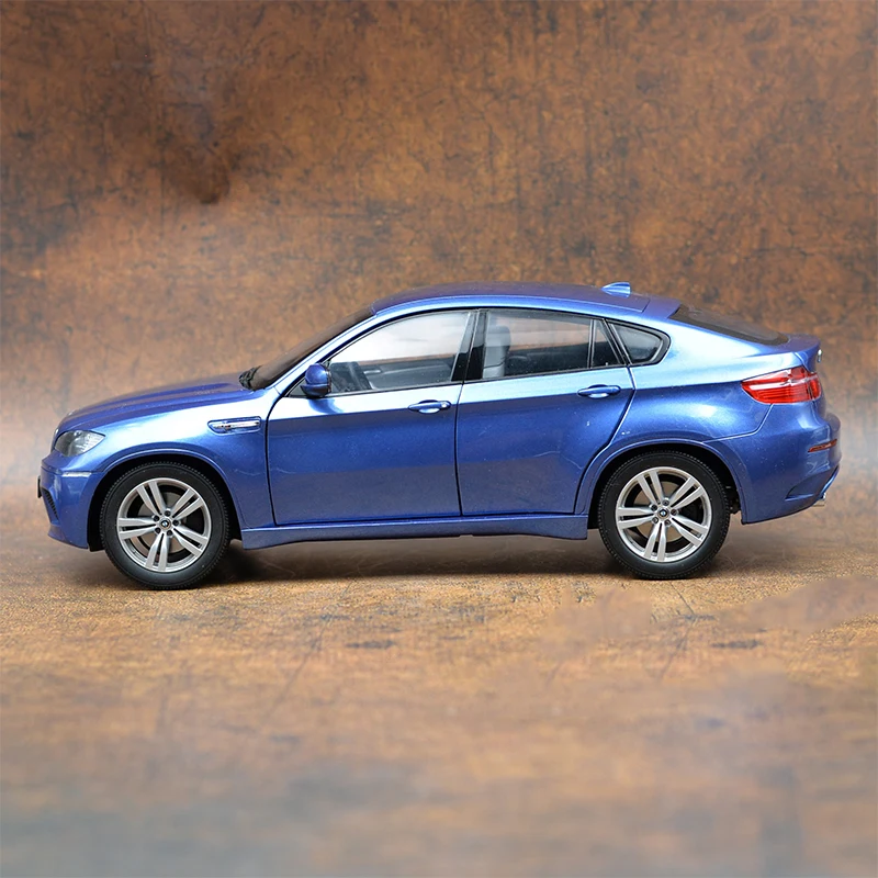 Diecast Original 1/18 Scale BMW X6M SUV Simulation Alloy Car Model Static Display Collectible Gift Toy Souvenir Decration