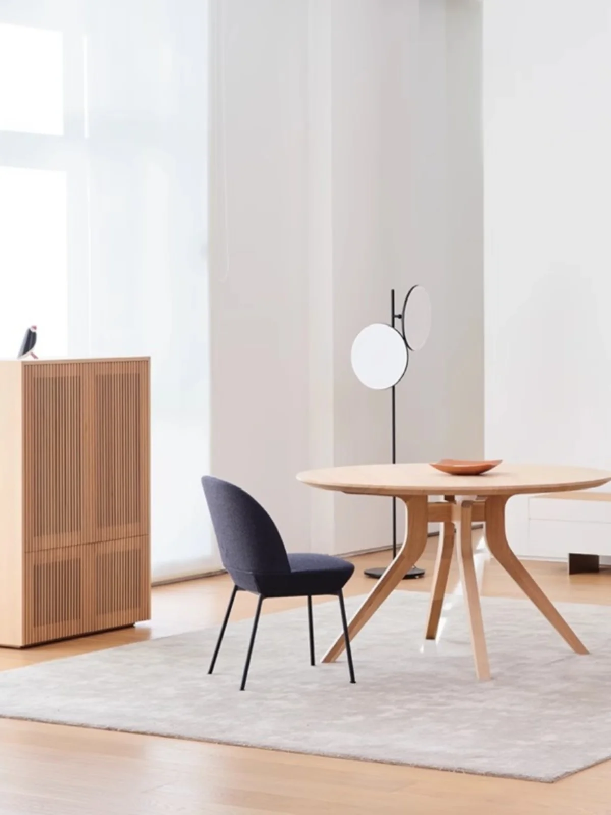 Armario moderno y sencillo de color de registro, mueble para porche y sala de estar, mueble lateral de comedor de madera maciza, diseño nórdico japonés