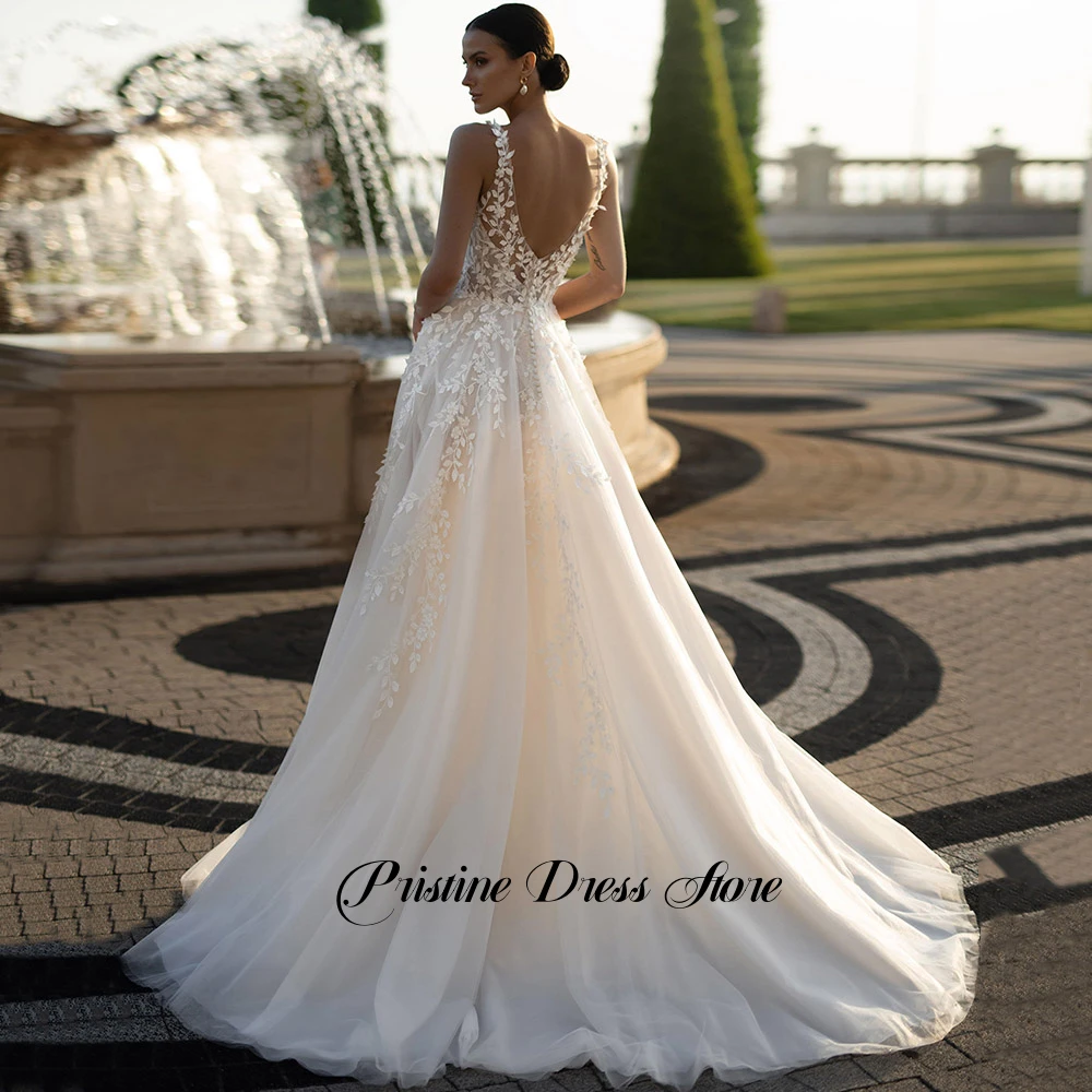 Romantische Vrouwen Tule Trouwjurk voor Bruiden Aangepaste Corset A-lijn Applicaties Kant Bruidsjurk met V-hals Sweep Trein