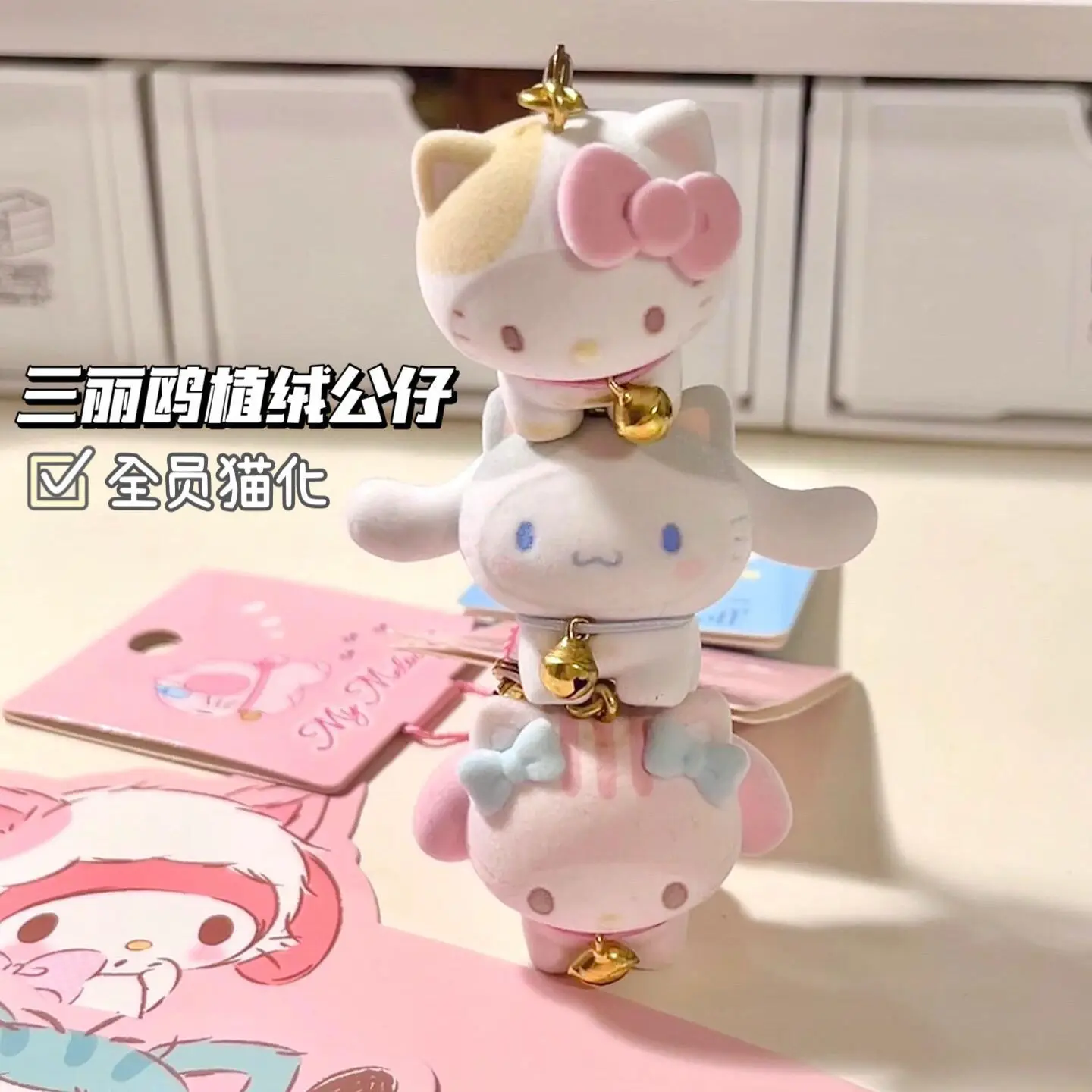 Sanrio Hellokitty llavero de muñeca Kawaii dibujos animados Anime Kuromi accesorios Widget decoración de escritorio regalos de vacaciones para hombres y mujeres