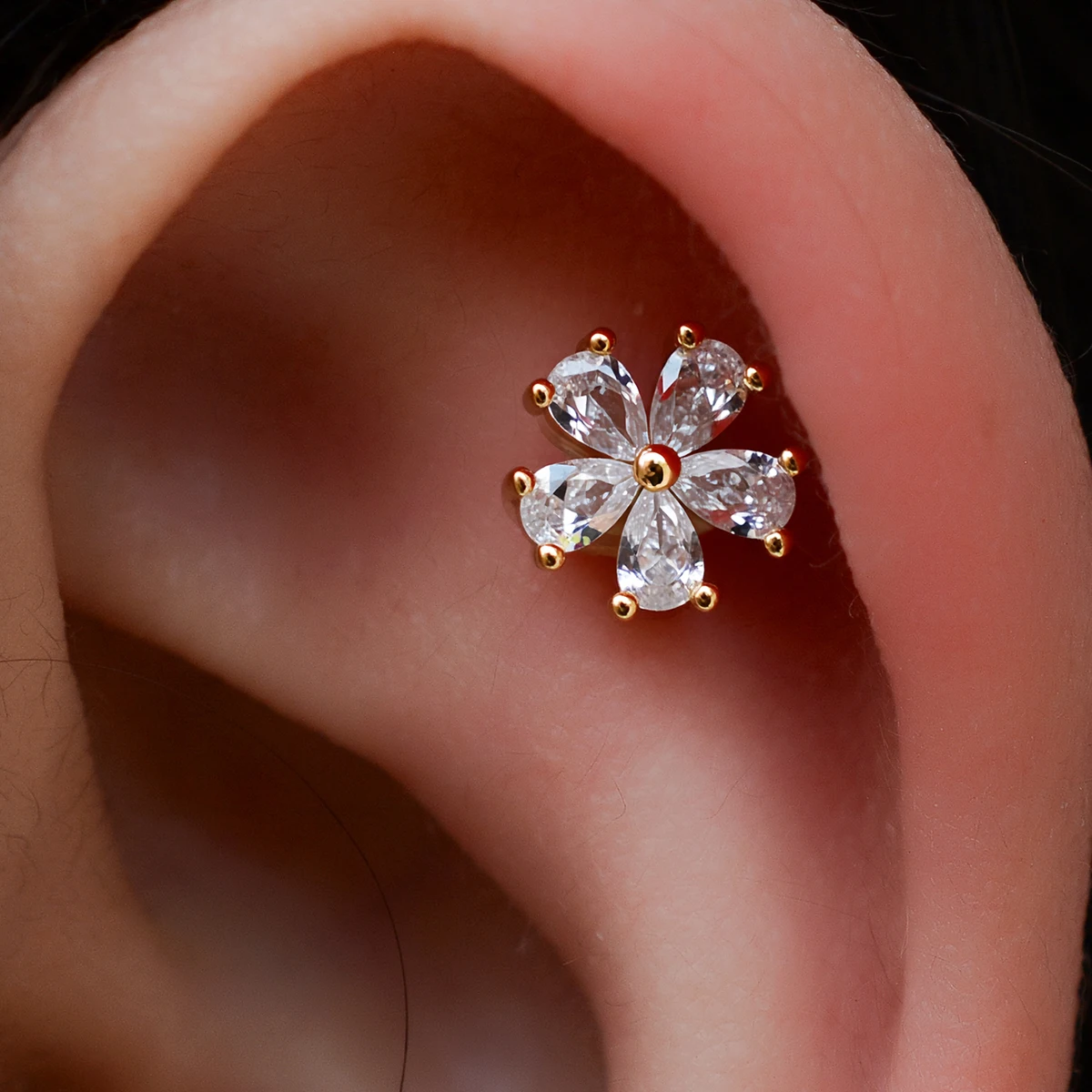 1PC 20G Brinco de Piercing Delicado com Flor de Cristal CZ para Mulheres, para Piercings de Cartilagem, Hélice, Concha, Tragus, Lóbulo Plano, Joia Corporal