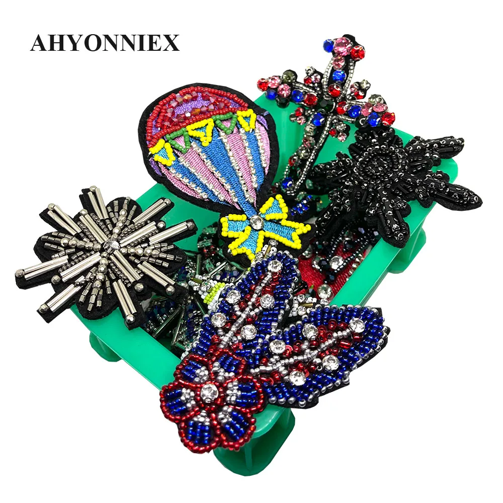 10pcs Per Pack Random Good Quality Beaded Patches Sew on Patches for Clothing Applique DIY Clothes Parches