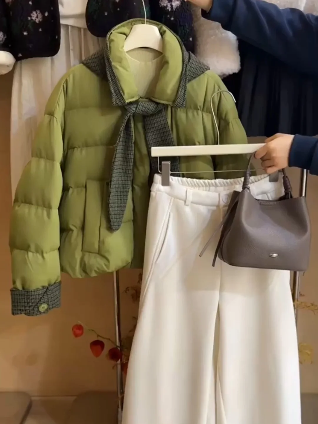 

Fashionable Green Hooded Cotton Jacket Women's Casual Warm Winter Coat Thickened Korean Style Long Sleeve Zipper Closure