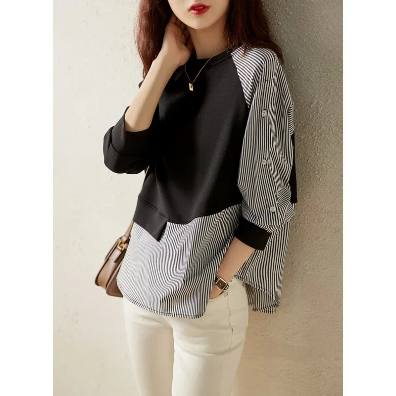 ملابس نسائية ربيعية جديدة لعام 2025 سترة بغطاء للرأس مخططة غير متماثلة على شكل خفاش فضفاضة برقبة مستديرة للنساء