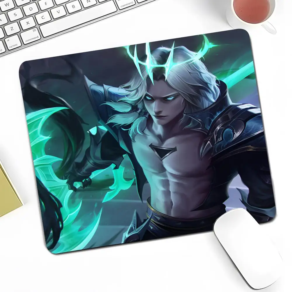 Anime Game V-Viego Mouse Pad Mouse Pad High Quality Small Desk Pad Rubber Laptop Desk Pad