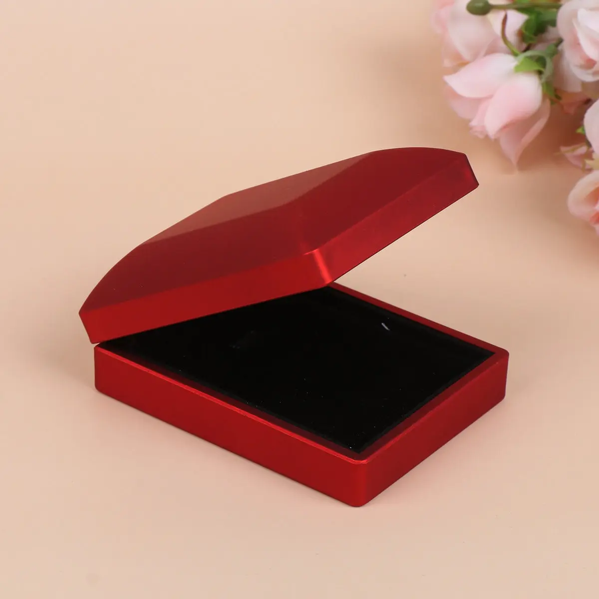 

Exquisite LED Lighted Jewelry Box 7x9x3.2cm Red Refined Texture Illuminated Storage Case for Rings Necklaces Special Occasion