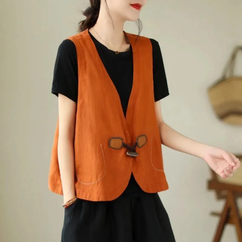 Literary Retro Spring/Summer 2024 New Korean Linen Ladies Vest Loose Plus Size Sleeveless Slim Horn Buckle Vest Outside