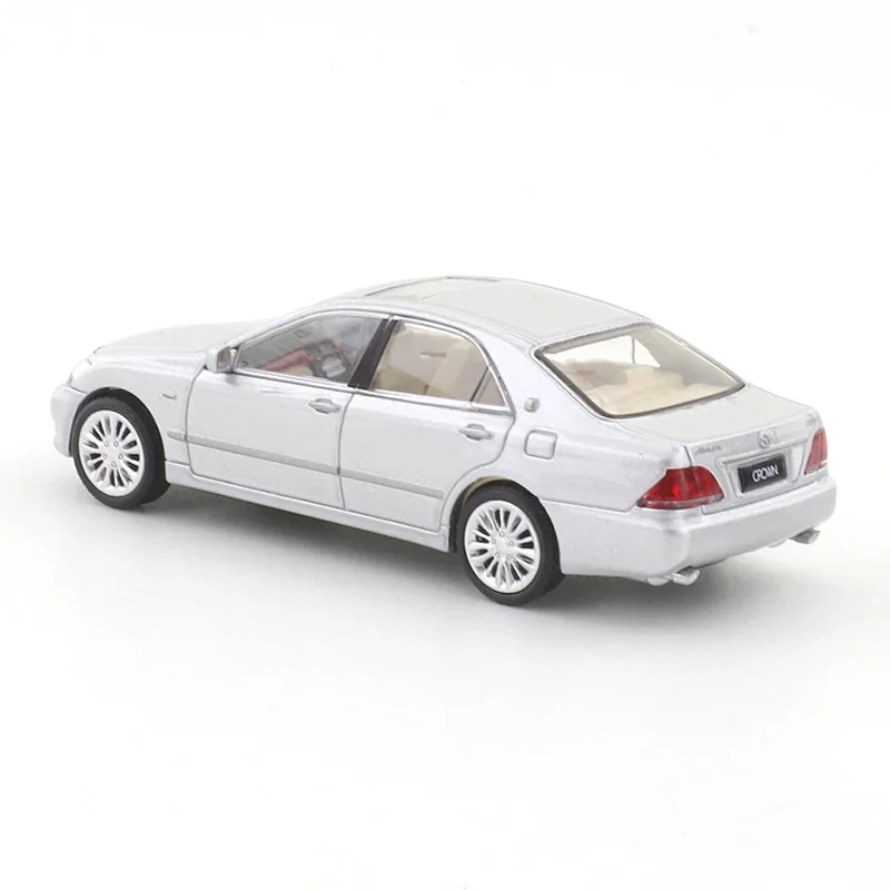 JKM 1/64 Toyota Crown 12th Generation Sedan Diecast Automotive Model Ornaments Cas Toys Gift Decorations