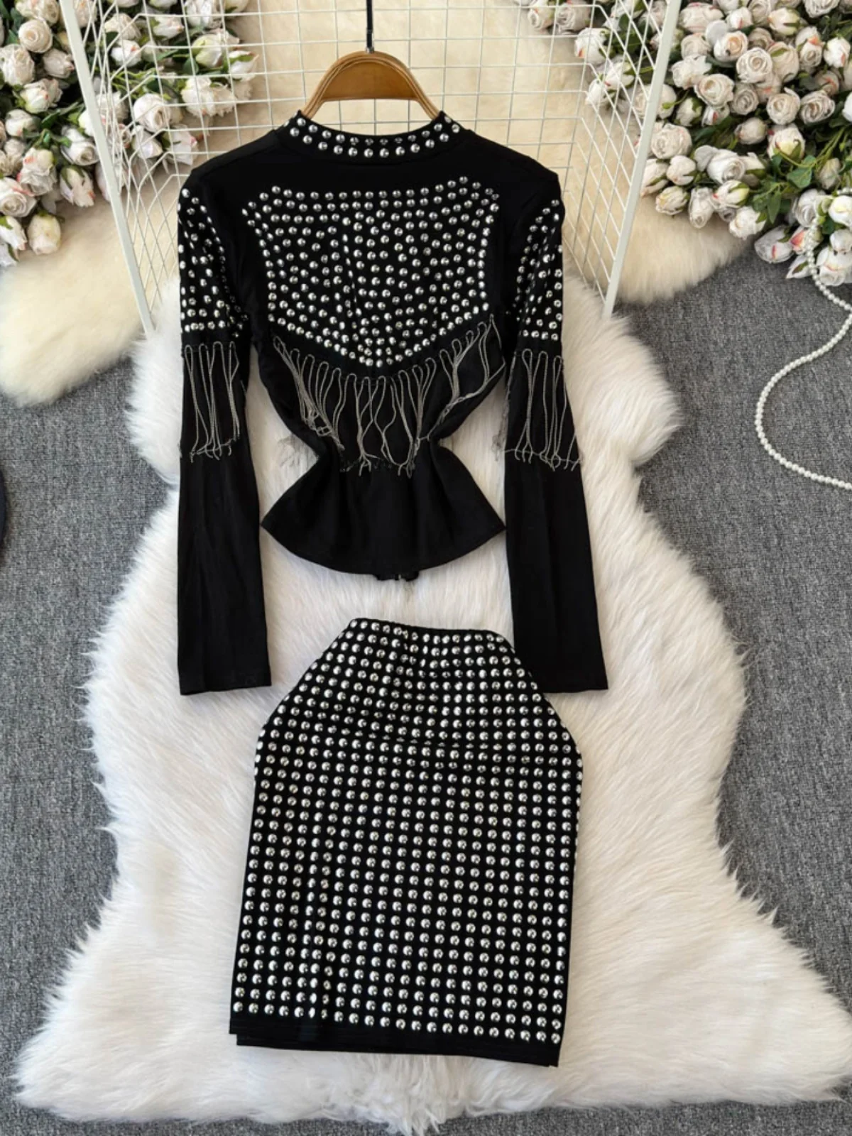 Faionable confortável emagrecimento primavera outono 2024 diamante embelezado trabalho pesado conjunto de duas peças saia superior na moda feminina wear