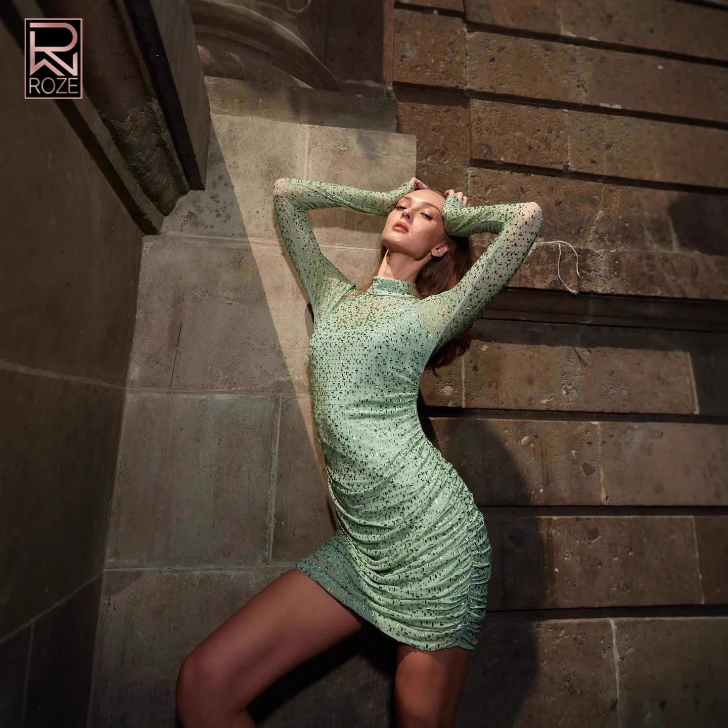 Minivestido verde de lantejoulas – manga comprida transparente e bodycon, roupa noturna para clube