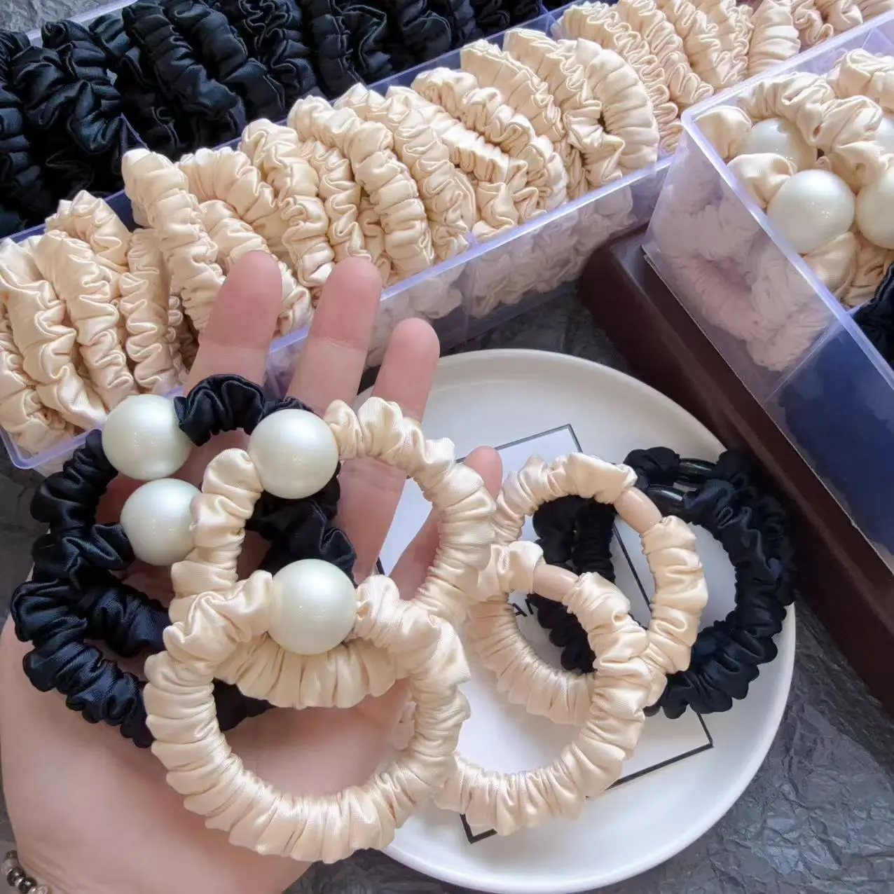 

Small Satin Silk Scrunchies Rubber Hair Bands Women Girls Pearl Elastic Hair Ties Ropes Ponytail Holder Hair Accessories Fashion