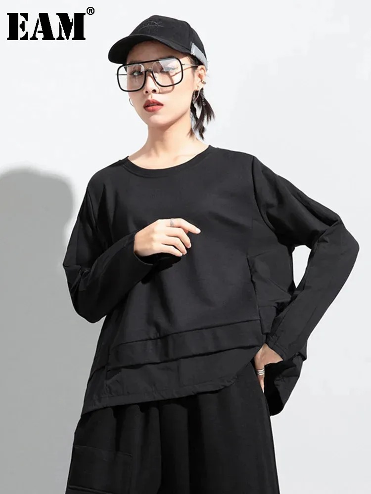 

[EAM] Loose Fit Black Spliced Sweatshirt New Round Neck Batwing Sleeve Women Big Size Fashion Tide Spring Autumn 2024 1DD0744