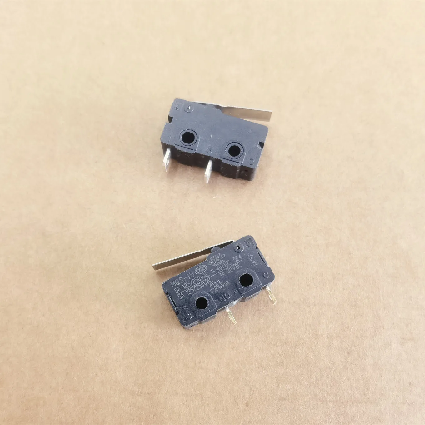 

Original new 100% MQS-18CAF402-S01 micro switch travel switch with handle 2pin hole foot silver contact 5A 125/250VAC