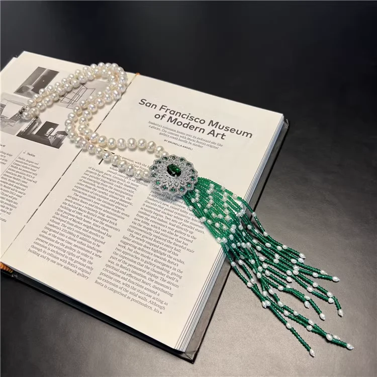 New natural freshwater pearl necklace with niche design green agate tassel sweater necklace