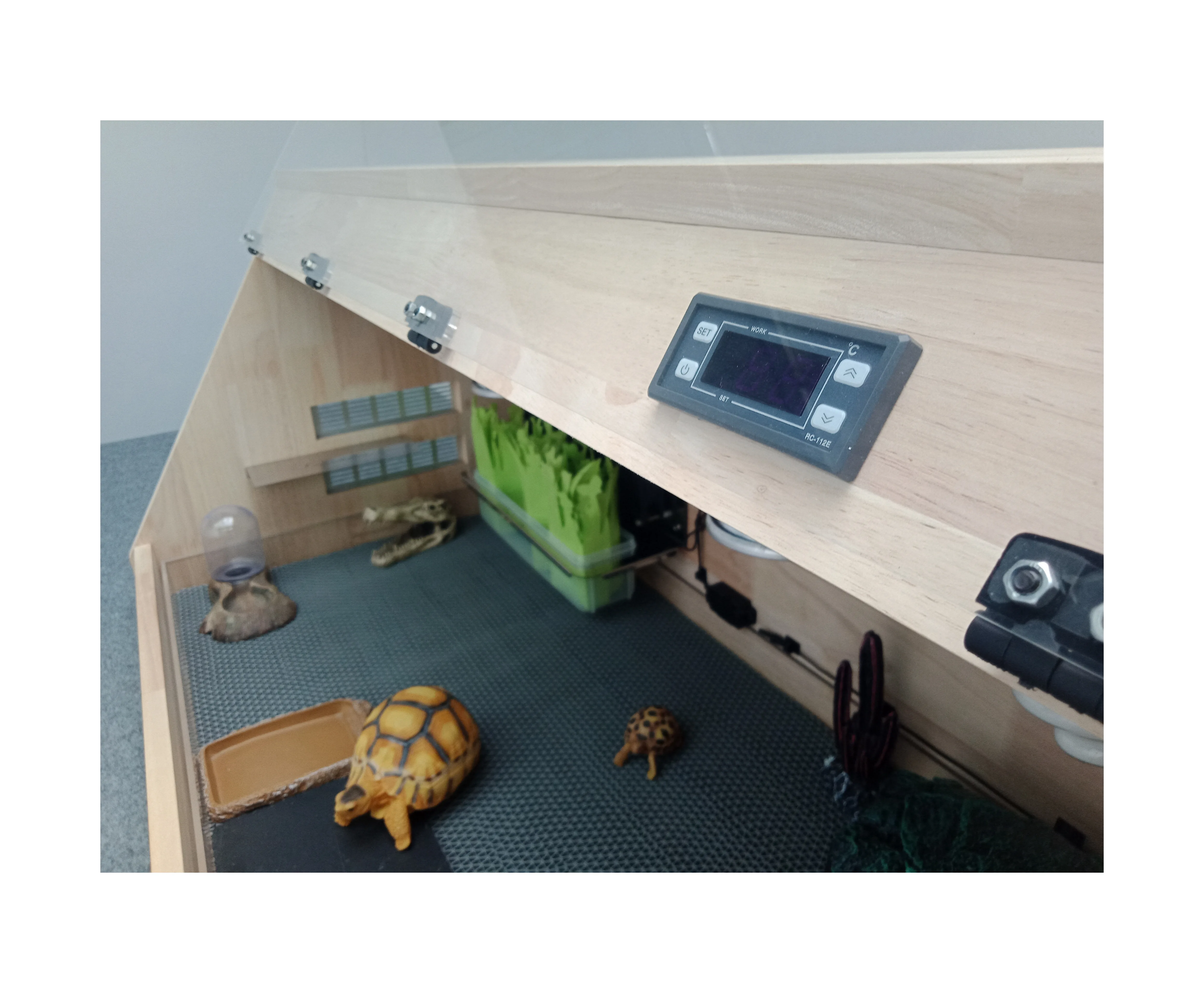 Affordable Fashionable and convenient wooden Oak Wi-Fi link Intelligent single temperature control Reptile habitat cage