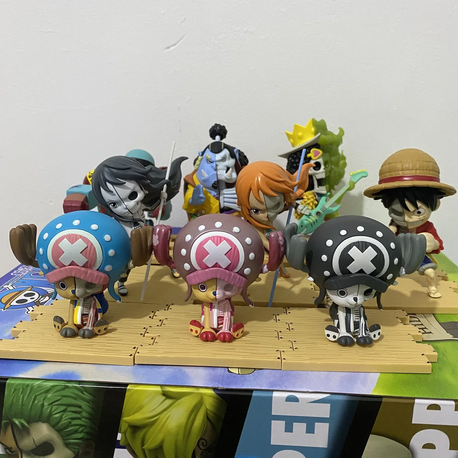 BANDAI Genuine One Piece Luffy Zoro Chopper Jinbe Model Action Figure Finished Product Model Toys