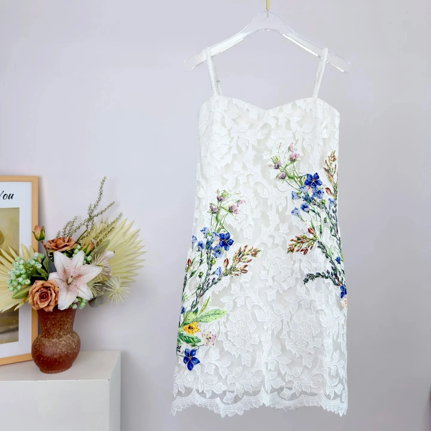 여성용 크리스탈 비즈 장식 코튼 블렌드 화이트 미니 슬링 드레스 꽃 자수 스트랩리스 하이웨이스트 우아한 슬림 드레스