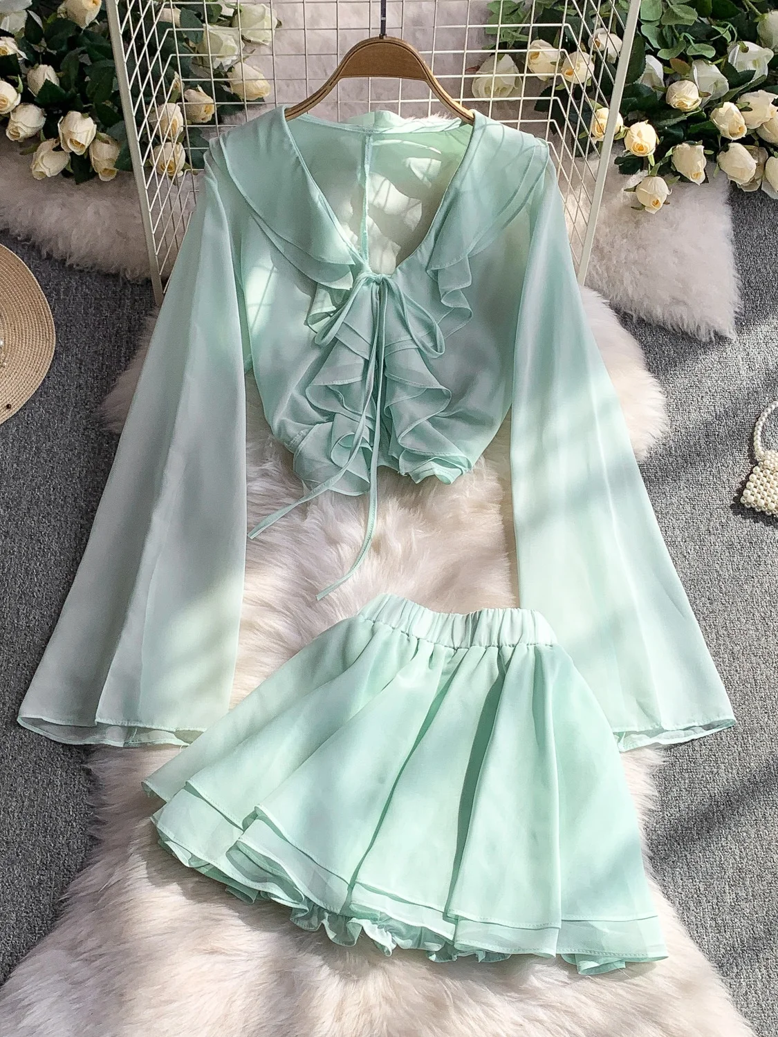 

Sun Protection irt with Bell Sves V-Ne Thin Veil Top And High Waist ort Skirt Set for Young Women Summer Faion