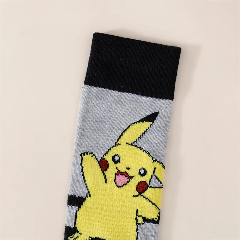 6 Paar modische Cartoon-Anime-Socken für Damen von Poké Mon. Vielseitige, süße und niedliche Pikachu-Socken mit langen Röhren und Buchstaben