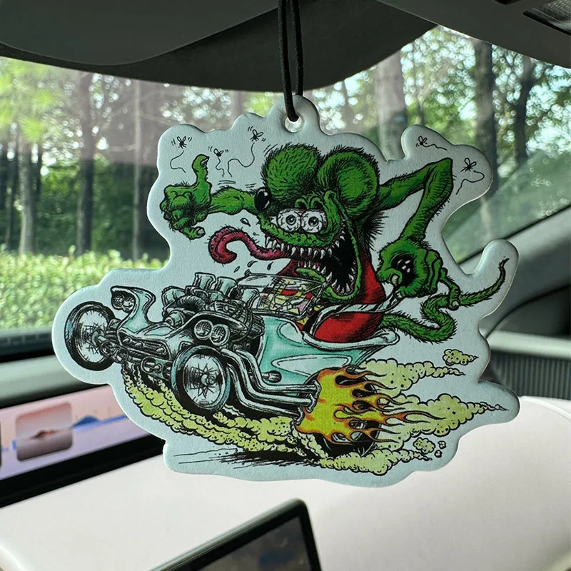 Perfume para Auto Rat Fink T-Bucket Hilton con Aroma Fresco de Cinco Estrellas, Ambientador Neutral y No Tóxico |     Aceites Esenciales Naturales y Tabletas Aromáticas (Noroili/Pomelo/Cedro) |     Tipo colgante y de doble propósito como clip de ventilación |     Fragancia Duradera de 60 a 90 Días |     Desodoriza y Purifica el Aire |     Adecuado para usar en automóviles, hogares, armarios y baños. |     Mismo aroma que el vendido en la tienda