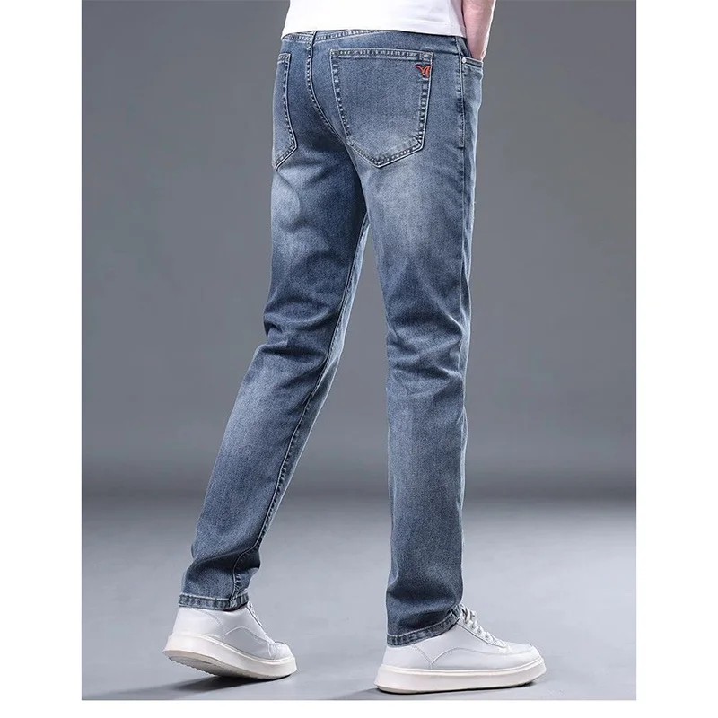2025 بنطال جينز رجالي بقصة ضيقة مع موضة كاجوال عالية الجودة خفيفة الوزن للتخسيس متوفر بلونين أزرق فاتح أزرق