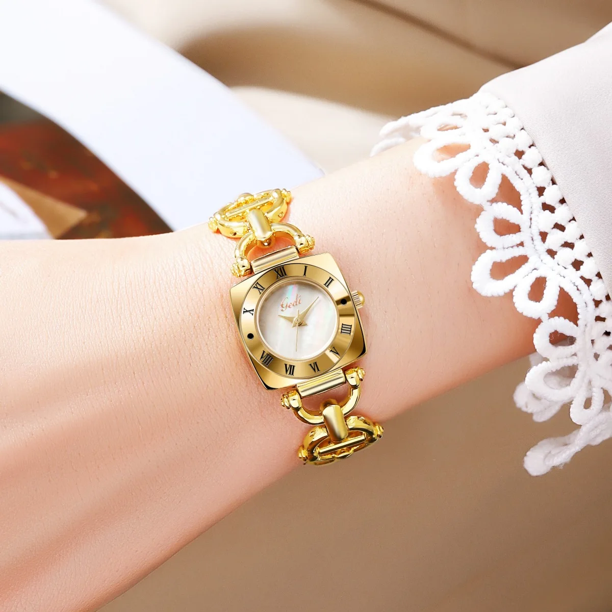 Vintage Women Quartz Watch Square Dial Roman Numerals Watches Ladies Luxury Wristwatch Black Small Gold White Bracelet Clock