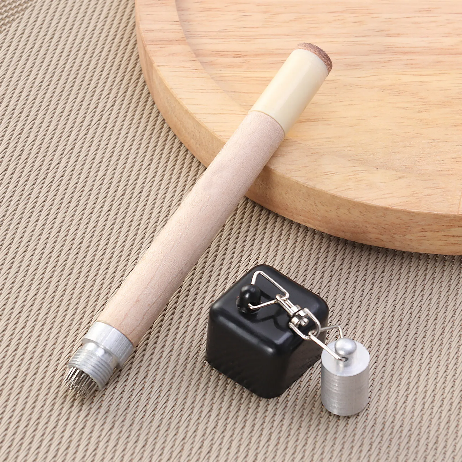 

2 in 1 Billiard Chalk Holder Pricker Mini Cue Keychain for Pool Snooker Players Home Commercial Use Portable Compact Design