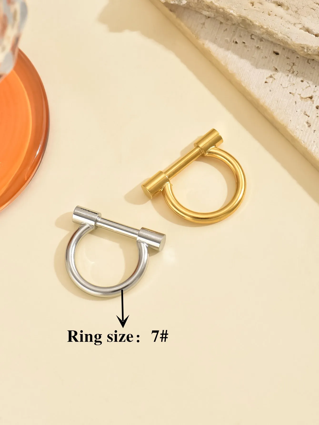 Fashionable, minimalist and personalized D-shaped horseshoe ring bracelet for men and women