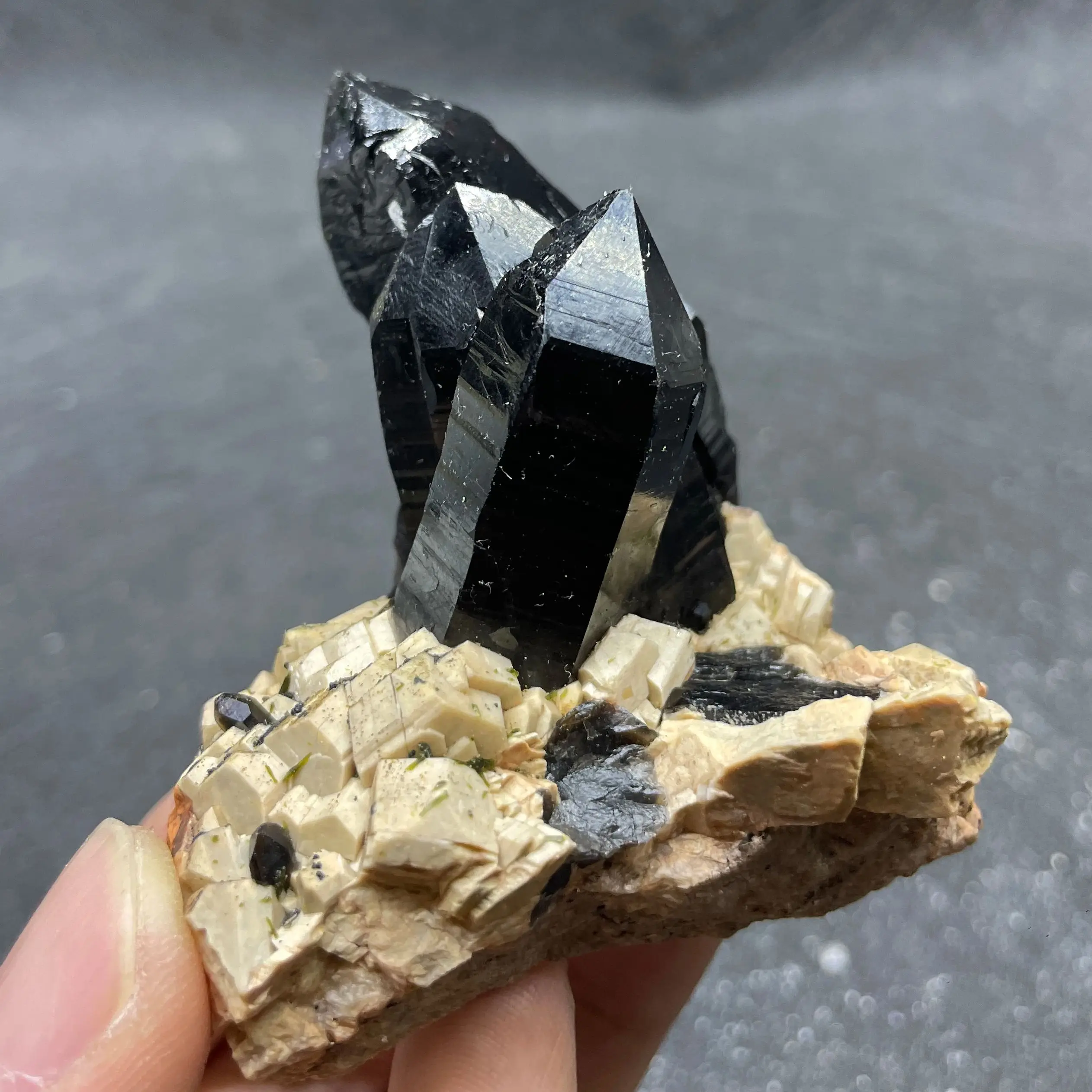 100% Natural Epidote Feldspar Quartz Ore Specimen Black Crystal Cluster Garden Decor Healing Stone Home decoration