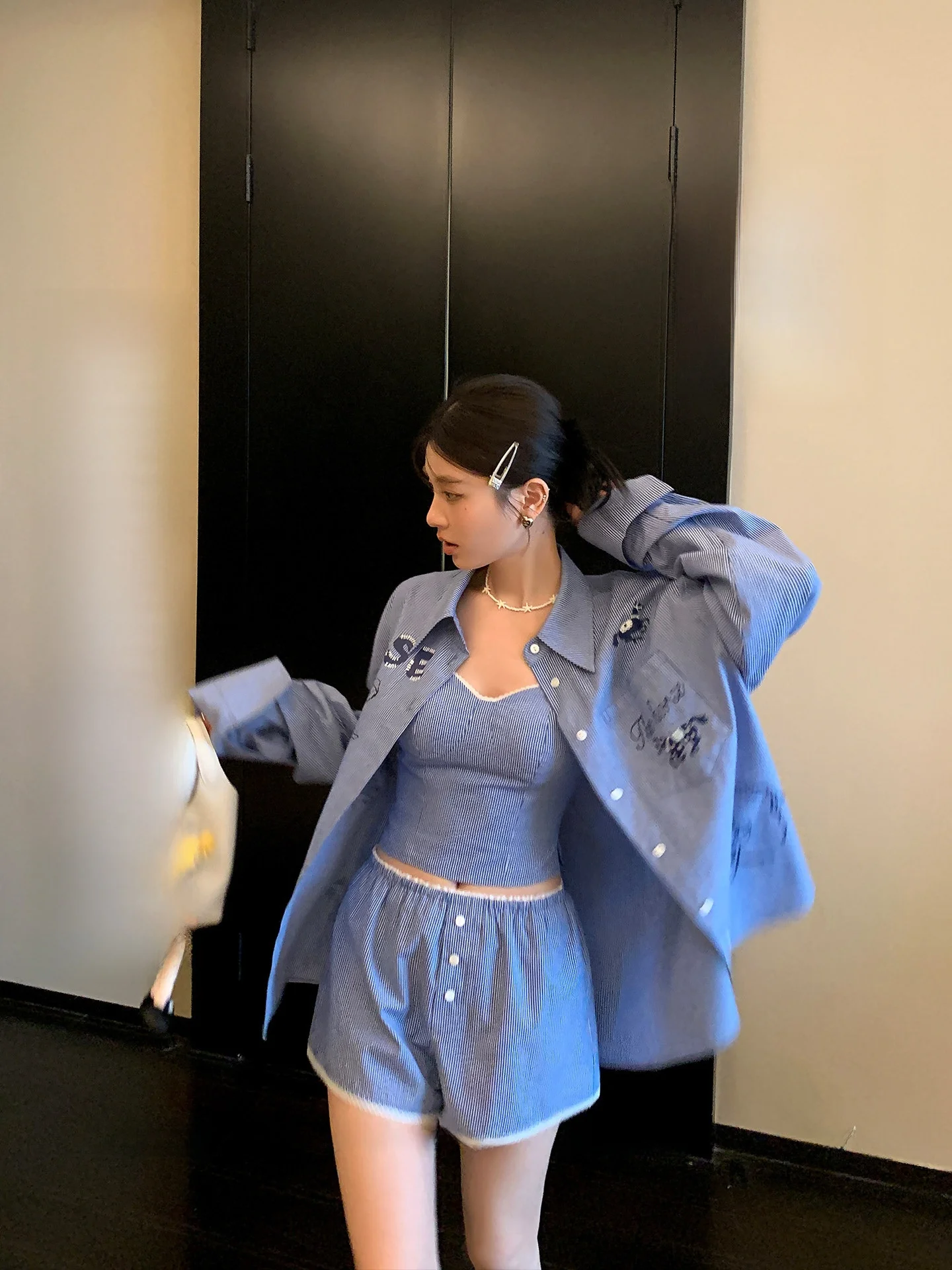 

LIONE Ci Light Oxygen Series Stripe Hidden White Small irt Vest orts Set Women's Faion Summer Outfit Cotton Blend