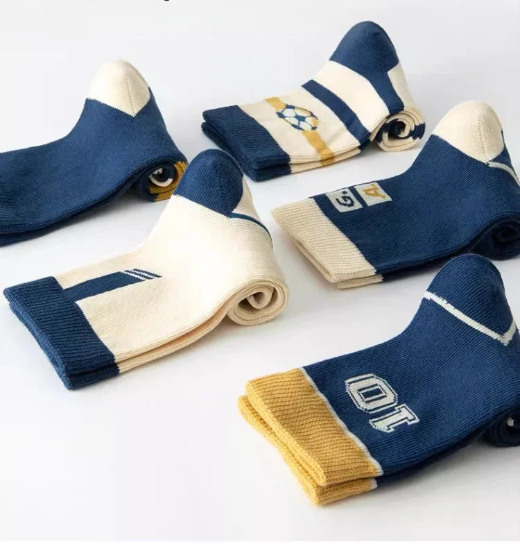 ZuQ 5 Paar Kindersocken, Frühling und Herbst, Baumwollsocken für Kinder, gestreift, Fußballmuster, Socken für 1–14 Jahre, Jungen-Baumwollsocken – Detail 5