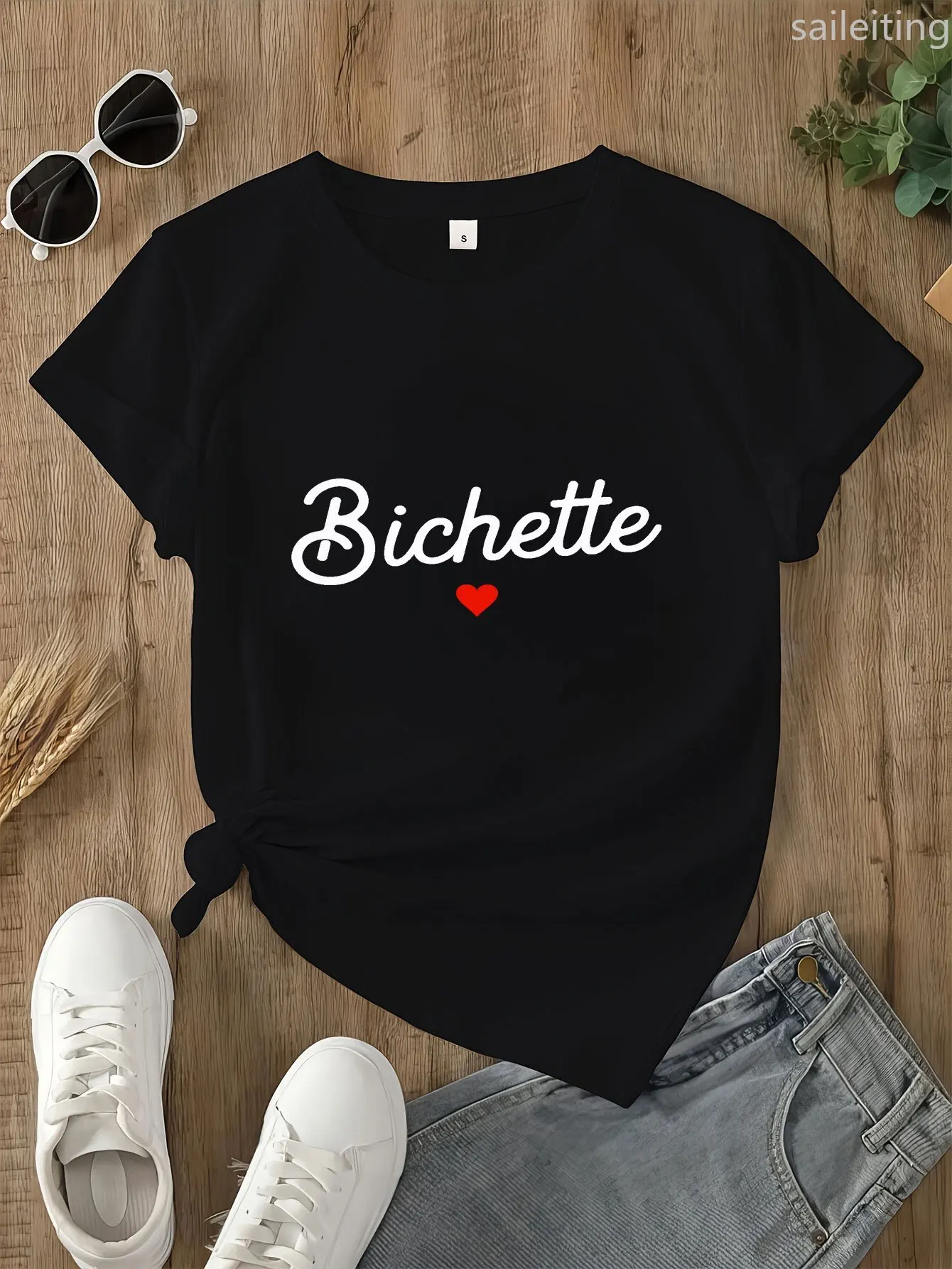تي شيرت نسائي كاجوال مستدير من Bichette نص ونمط على شكل قلب مطبوع تي شيرت نسائي عصري متعدد الاستخدامات