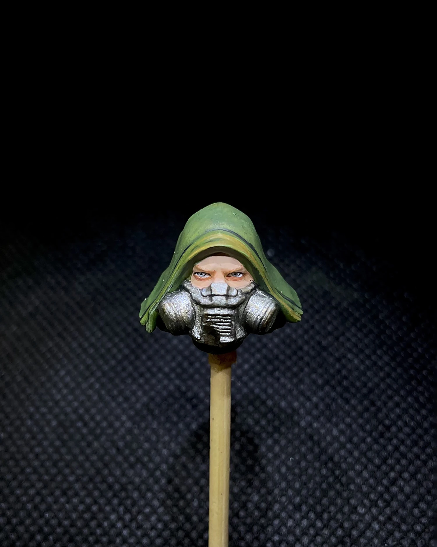 

1/18 Scale Painted Gas Mask Man Head Carving Sculpt Model Toys