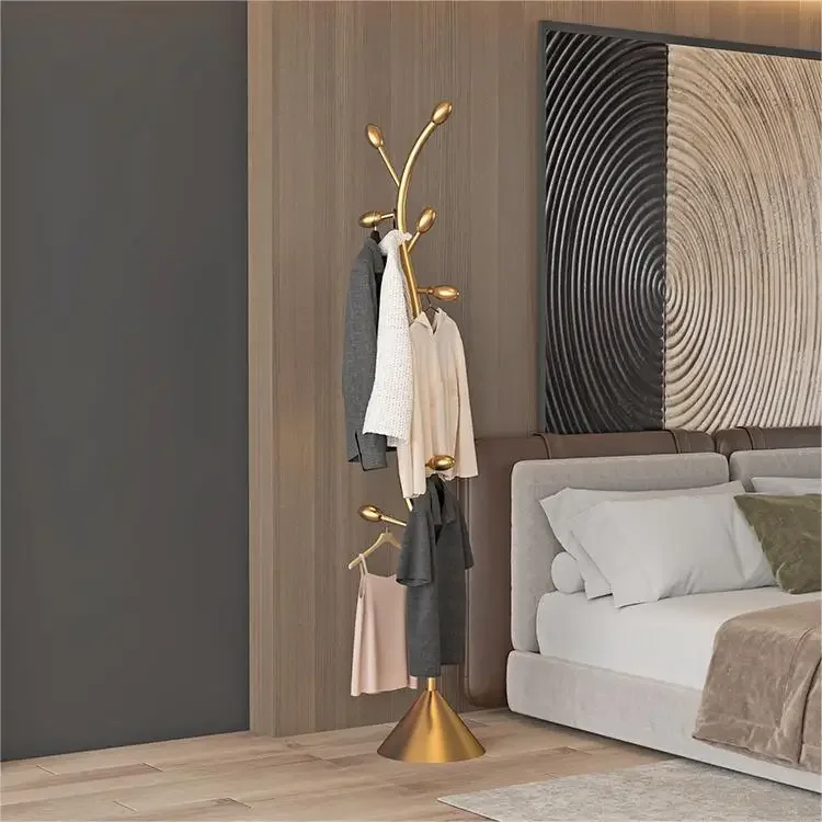 Percha de dormitorio de piso a techo.