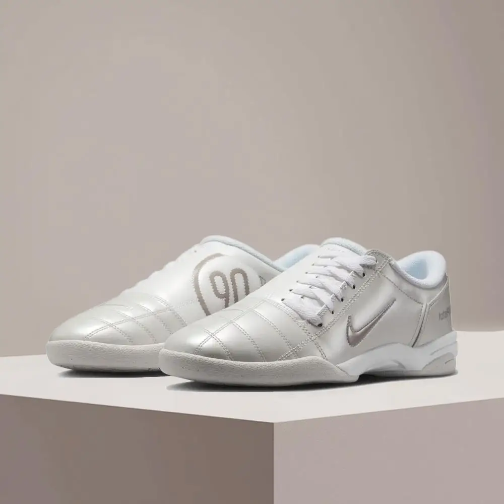 Nike Total 90 III Botines de fútbol de caña baja para hombre, modernos y versátiles: antideslizantes, duraderos, acolchados y cómodos HQ2851-002