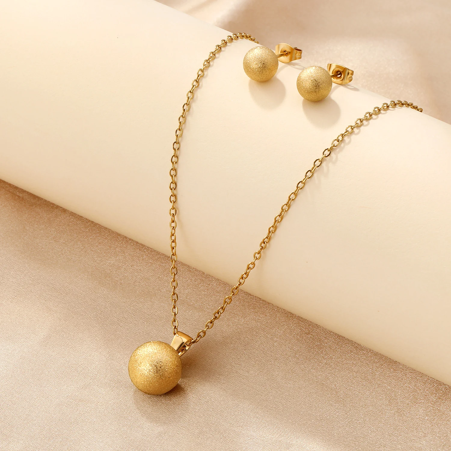 Image 4: LUXUSTEEL – ensemble de bijoux givrés, pendentifs à la mode, collier et boucles d'oreilles pour femmes, collier à chaîne ronde en acier inoxydable doré