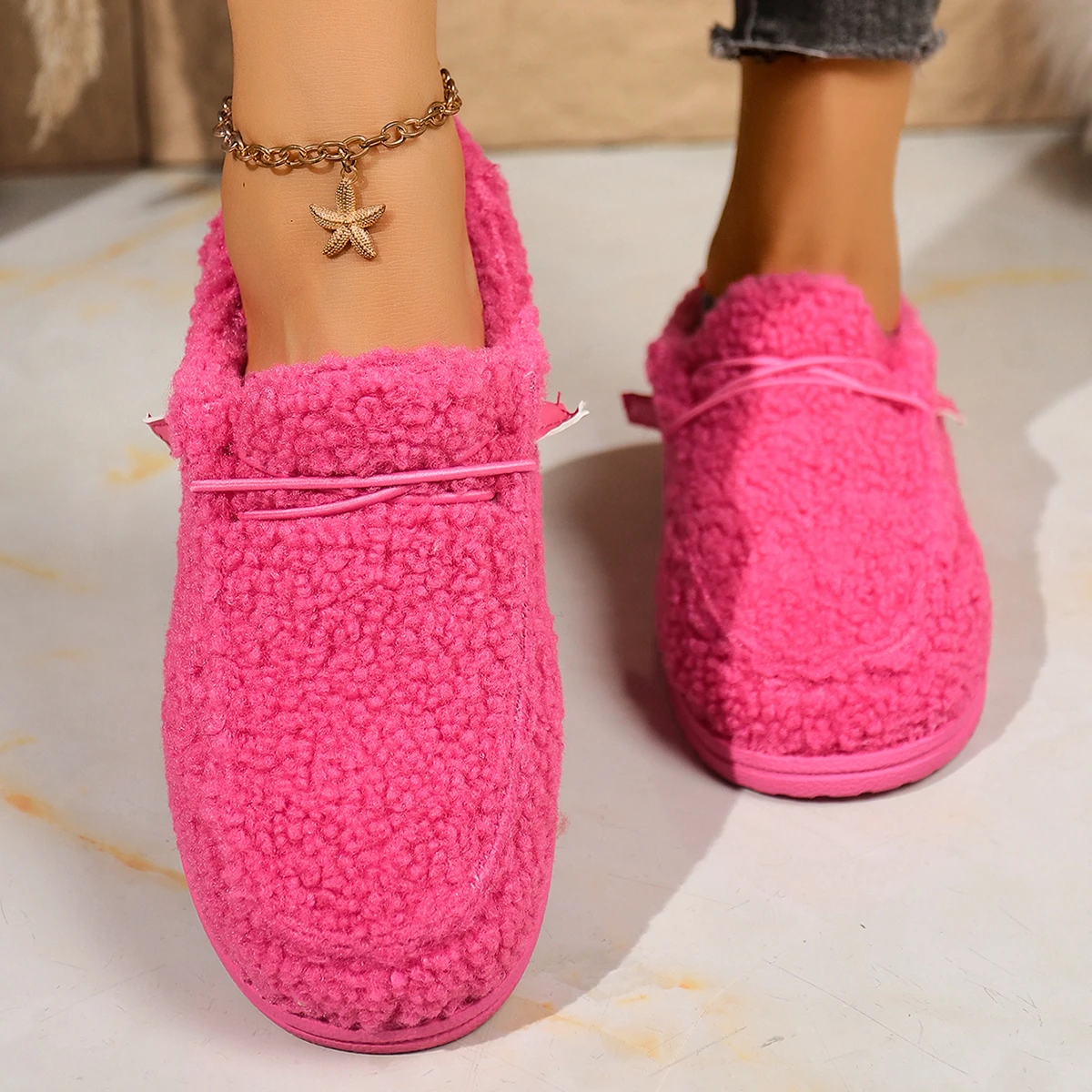 Women's Polar Fleece Lined with Lamb Wool Warm Flat Shoes Wear Korean-style Solid Color Casual Low-top Shoes Outdoors in Winter.