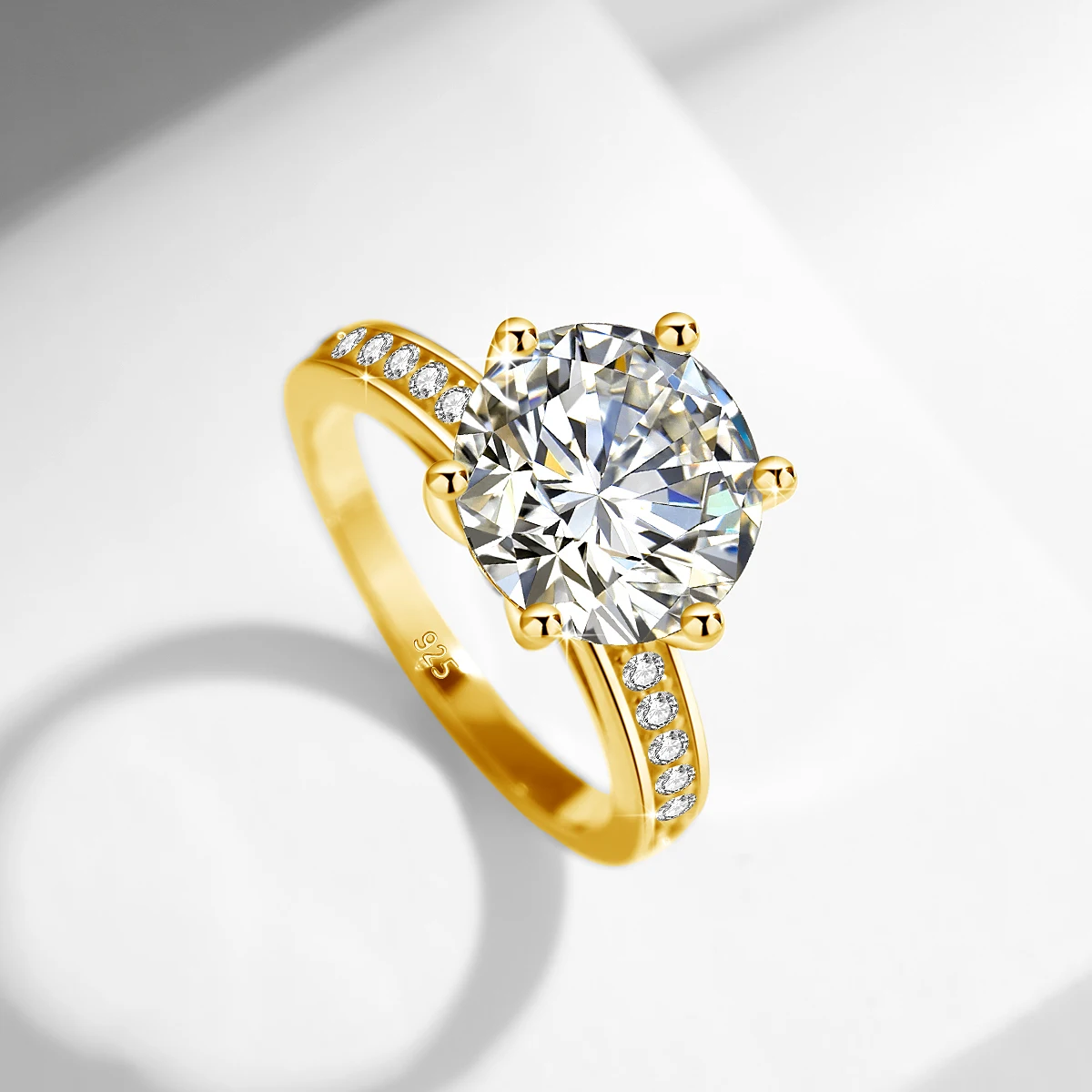 Gelbgold 4ct Moissanit-Ring mit Zertifikat für Damen, Brillantschliff, besteht den Diamanttester, luxuriöser Hochzeitsschmuck, Top-Qualität – Detail 4